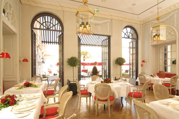 Szene_A_Francais-mit-Terrasse2