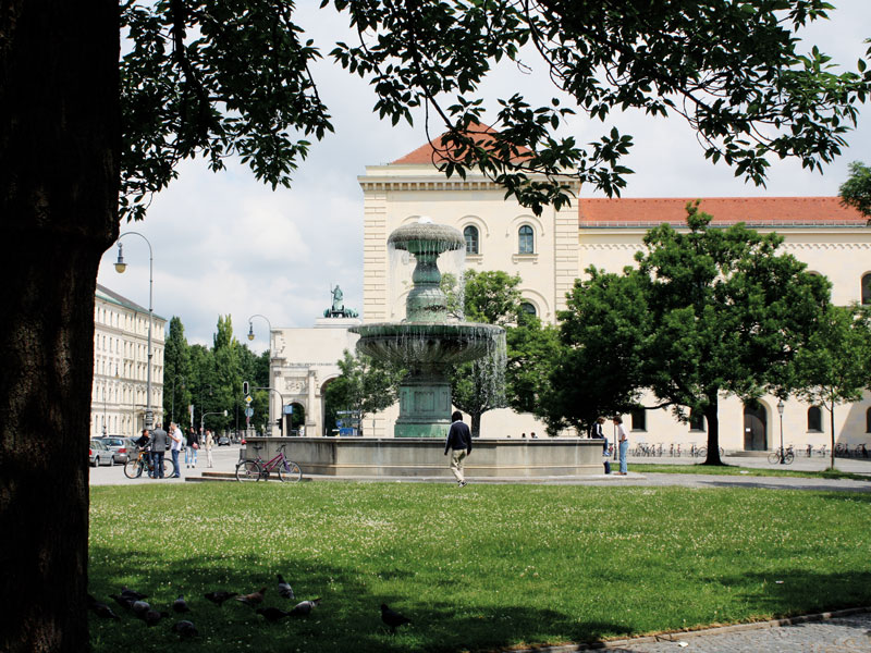 Universität Geschwister Scholl Platz 800x600 3621